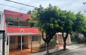Casa en Venta con uso Mixto en colonia Ladrón de Guevara Guadalajara