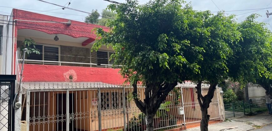 Casa en Venta con uso Mixto en colonia Ladrón de Guevara Guadalajara