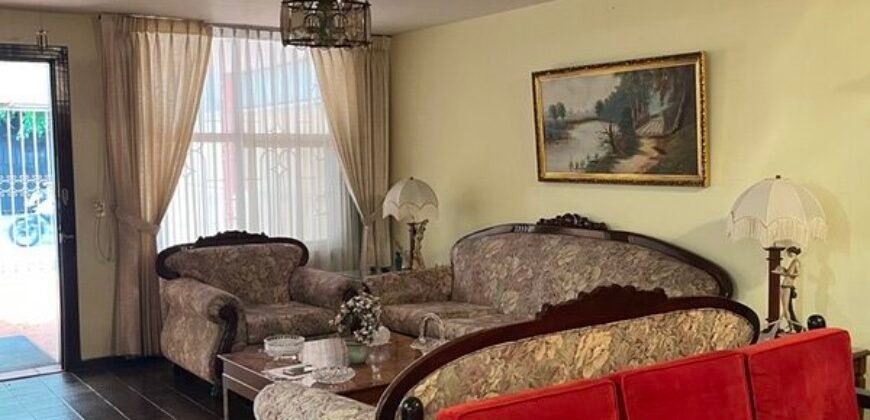Casa en Venta con uso Mixto en colonia Ladrón de Guevara Guadalajara